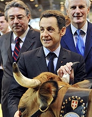 Саркози го удари през просото, ругае народа