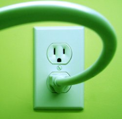 ЧЕЗ и EVN искат увеличение на цената на тока за бита с между 9 и 12,5%