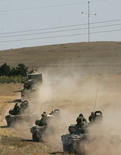 Руски БТР-и атакуват грузинските Гори и Поти