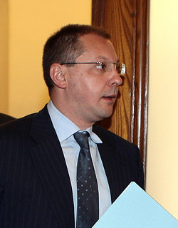 Станишев избира въпроси за изпит в държавната администрация