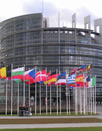 Институцията ЕП. От 735 депутати, 17 са българите в Страсбург