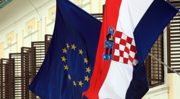 Резултат с изображение за „В Брюксел е подписан Договорът за присъединяване на Хърватия към Европейския съюз.“"