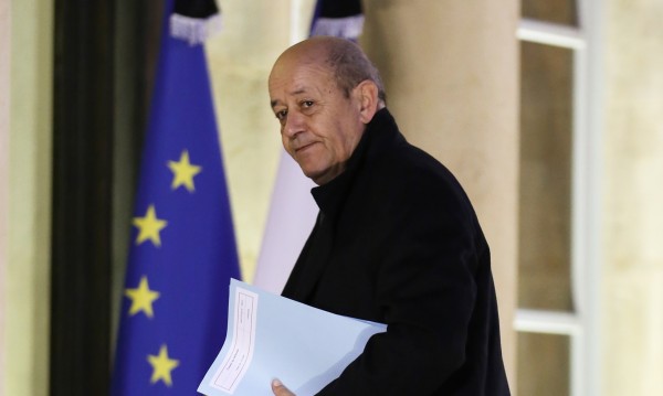 ИД трябва да се унищожи, зове френският военен министър 