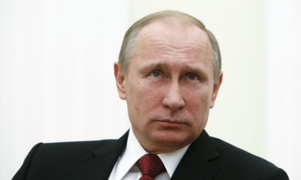 Путин си намали заплатата с 10%