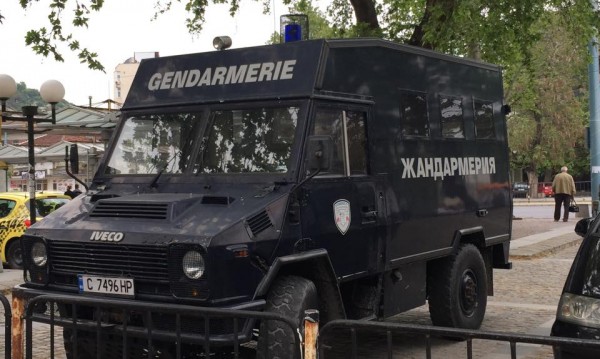 Пловдив под полицейска блокада заради бомбени заплахи