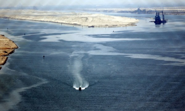 Египет строи шест тунела под Суецкия канал - Последни Новини от DNES.BG