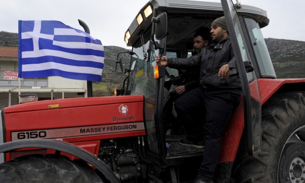 Гръцките фермери се заканват да блокират границата с България