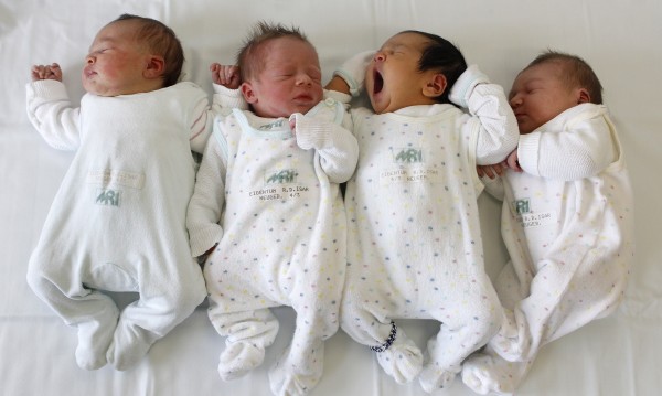 Зловеща схема: Българи продават бебетата си, даже и за органи
