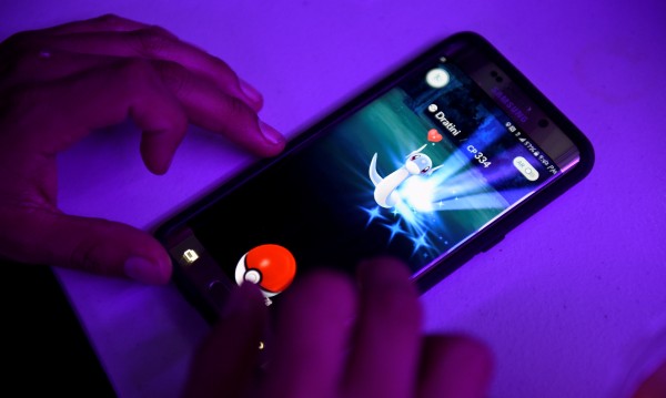 Pokemon GO, iPhone 7,      Google?