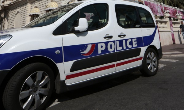 В Париж военен простреля мъж, нападнал го с нож*