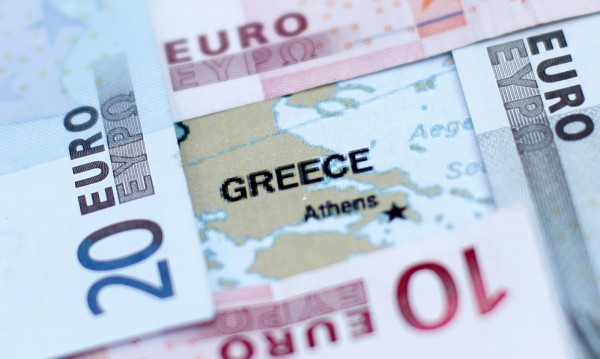 Един милион гърци получават бонуси за Коледа - по ?1000