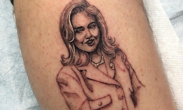 Фен с жест! Да си татуираш... Хилъри Клинтън - Последни Новини от DNES.BG