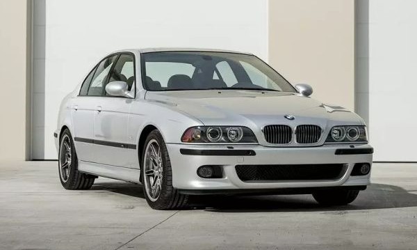  16- BMW M5  $180 000