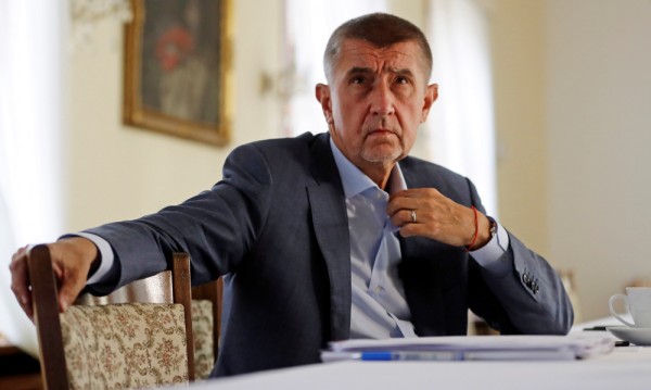Скандал в Чехия: Премиерът отвлякъл сина си? Не е вярно!