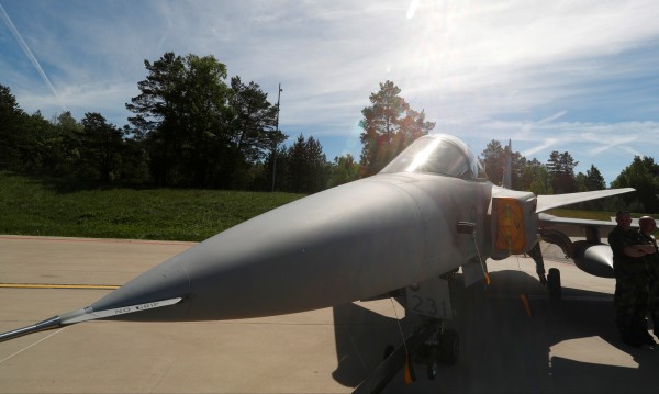    F-16:   10  Gripen-a