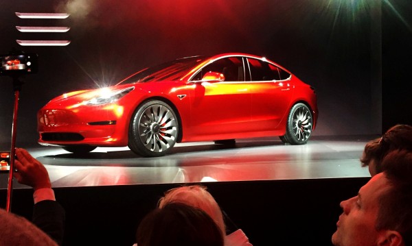 -:    $35 000  Tesla Model 3