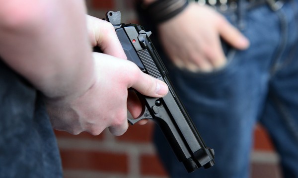 Простреляха 20-годишен руснак с газов пистолет в Бургас