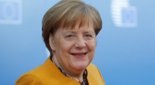 Ангела Меркел вече преотстъпи лидерския пост в партията но се