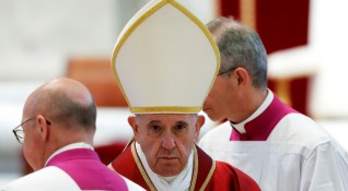 Католическата църква е под атака заяви снощи папа Франциск оглавявайки
