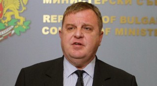 Министър Красимир Каракачанов разпореди проверка на състоянието на сградния фонд