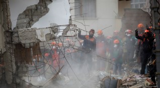 Четириетажна сграда рухна вчера по обяд в Истанбул Няма жертви