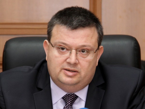 Главният прокурор Сотир Цацаров възложи проверки на всички къщи за