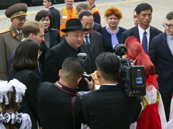Посрещането на председателя на Държавния съвет на КНДР Ким Чен