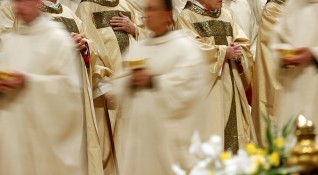 Епархията на Ню Йорк съобщи че най малко 120 свещеници обвинени