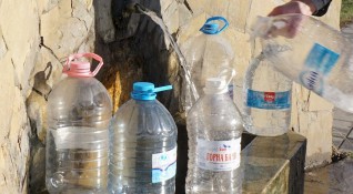 Остава в сила забраната за ползване на вода за питейно битови