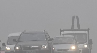 Мъгла затруднява движението по магистрала Струма в участъка Сандански