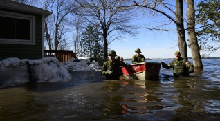 Над 10 000 души бяха евакуирани в източна Канада през
