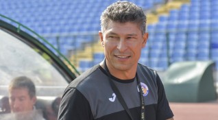 Треньорът на Етър Красимир Балъков е започнал окомплектоването на треньорски