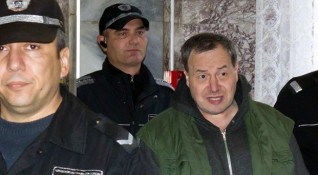 Осъденият до живот за стрелбата в Лясковец Петко Петков съди