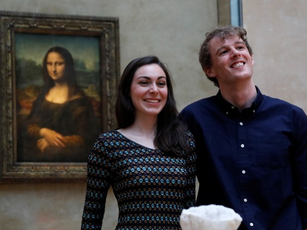 26-годишната Даниел Молинари спечели конкурс на Лувъра и платформата за
