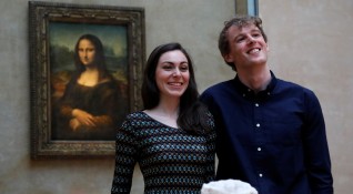 26 годишната Даниел Молинари спечели конкурс на Лувъра и платформата за