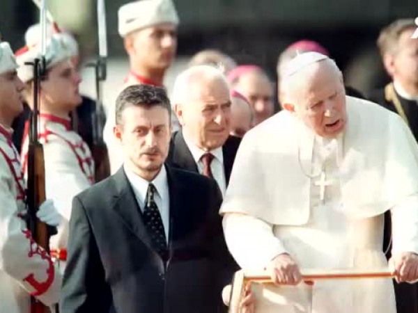 Като глава на Римокатолическата църква Йоан Павел II има над