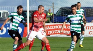 ЦСКА остава в борбата за титлата след ценна победа с