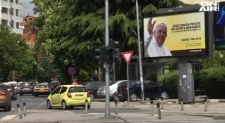 След посещението в България папа Франциск ще се отправи към