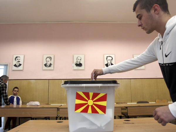 В Северна Македония днес избират следващия си президент на балотаж.