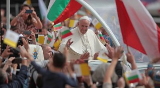 Визитата на папа Франциск в България привлече вниманието и на