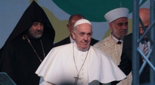От столичния площад Независимост папа Франциск призова за активен и
