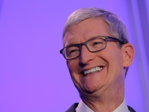 Американският технологичен концерн Apple купува нова компания на средно две