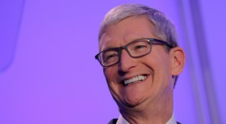 Американският технологичен концерн Apple купува нова компания на средно две