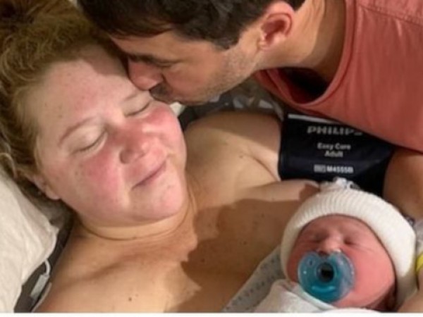 Ейми Шумър стана майка за първи път. Комедиантката съобщи радостната