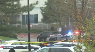 Двама ученици откриха стрелба вчера в училище в Хайландс Ранч