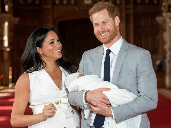 Британският принц Хари и съпругата му Меган кръстиха сина си