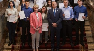 Международната програма Награда на херцога на Единбург насърчава младите хора