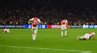 Акциите на AFC Ajax NV се сринаха след като холандският