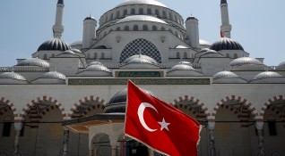 Жителите на Истанбул отменят резервации за почивка за да участват