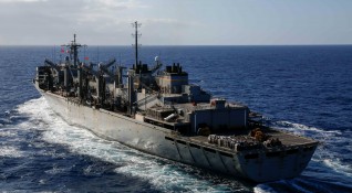 САЩ изпращат бойния кораб амфибия Арлингтън и батарея зенитни ракети Пейтриът